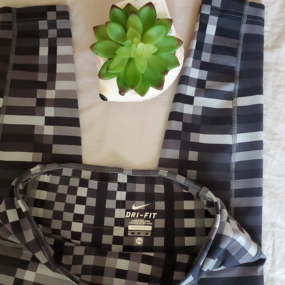 Nike Legendary leggings xs - Picture 10 of 14